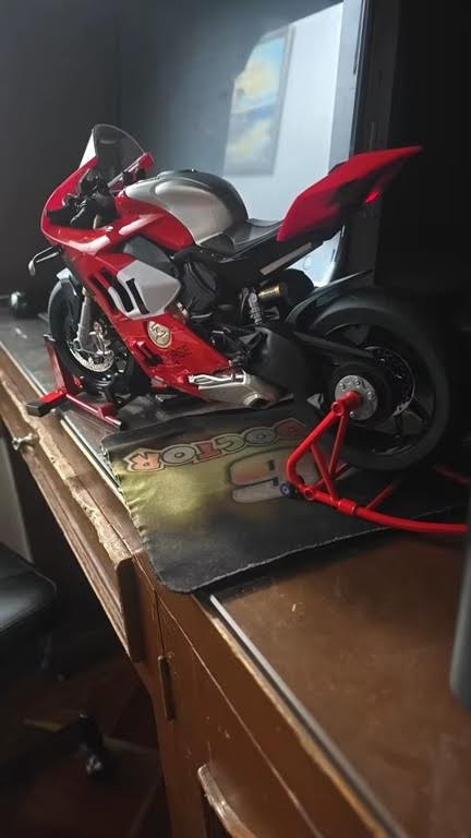 Puzzloria | Alloy 1/6 Ducati Corse Panigale V4R Model Customer Review