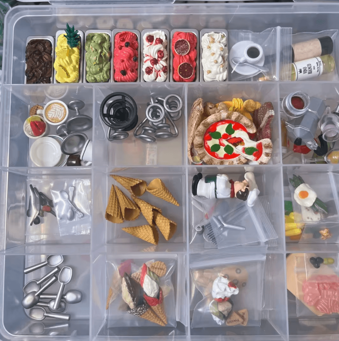 Puzzloria™ | Ice Cream Cone Shop The Desired Old Shop Miniature - Puzzloria