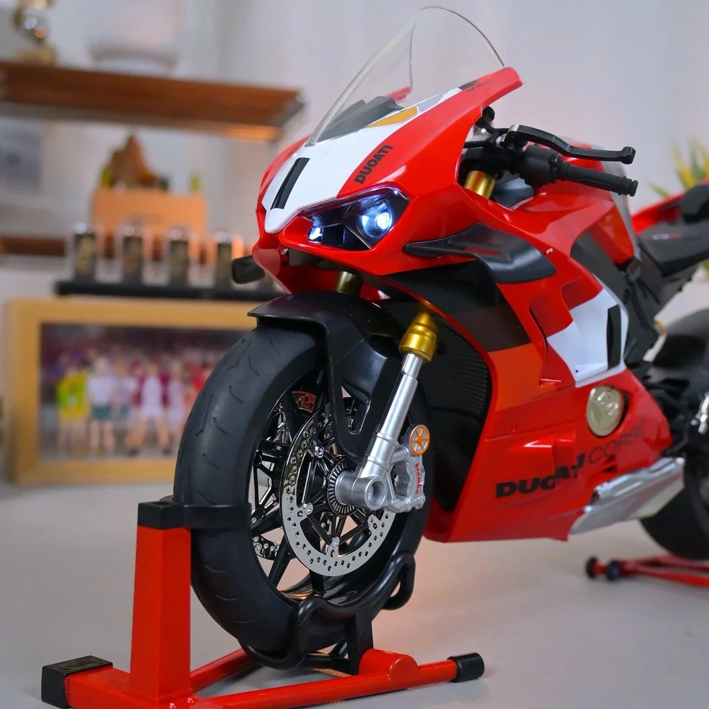 ducati panigale alloy display model with red white silver race livery birthday christmas gift for sport bike collectors