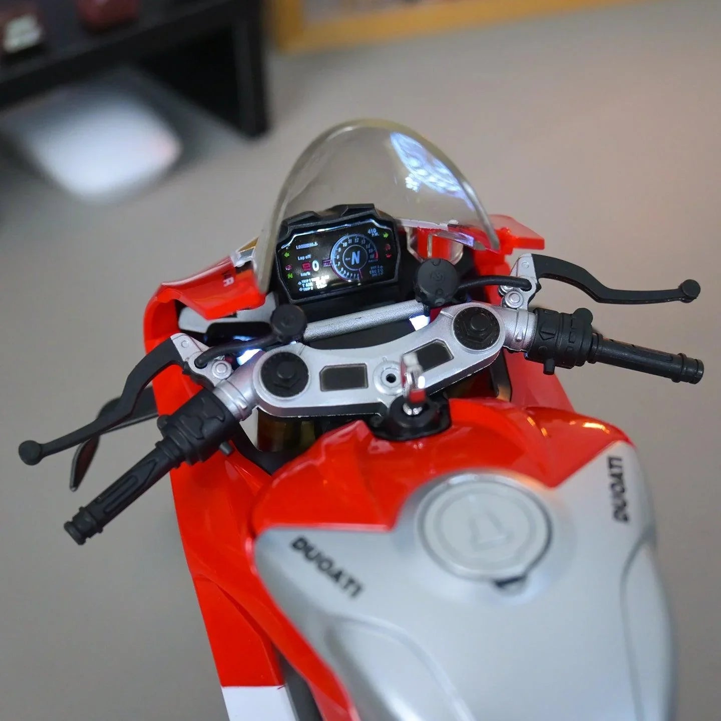 diecast motorcycle replica ducati v4r usb charged led headlight engine sound 14 plus collector showroom display piece