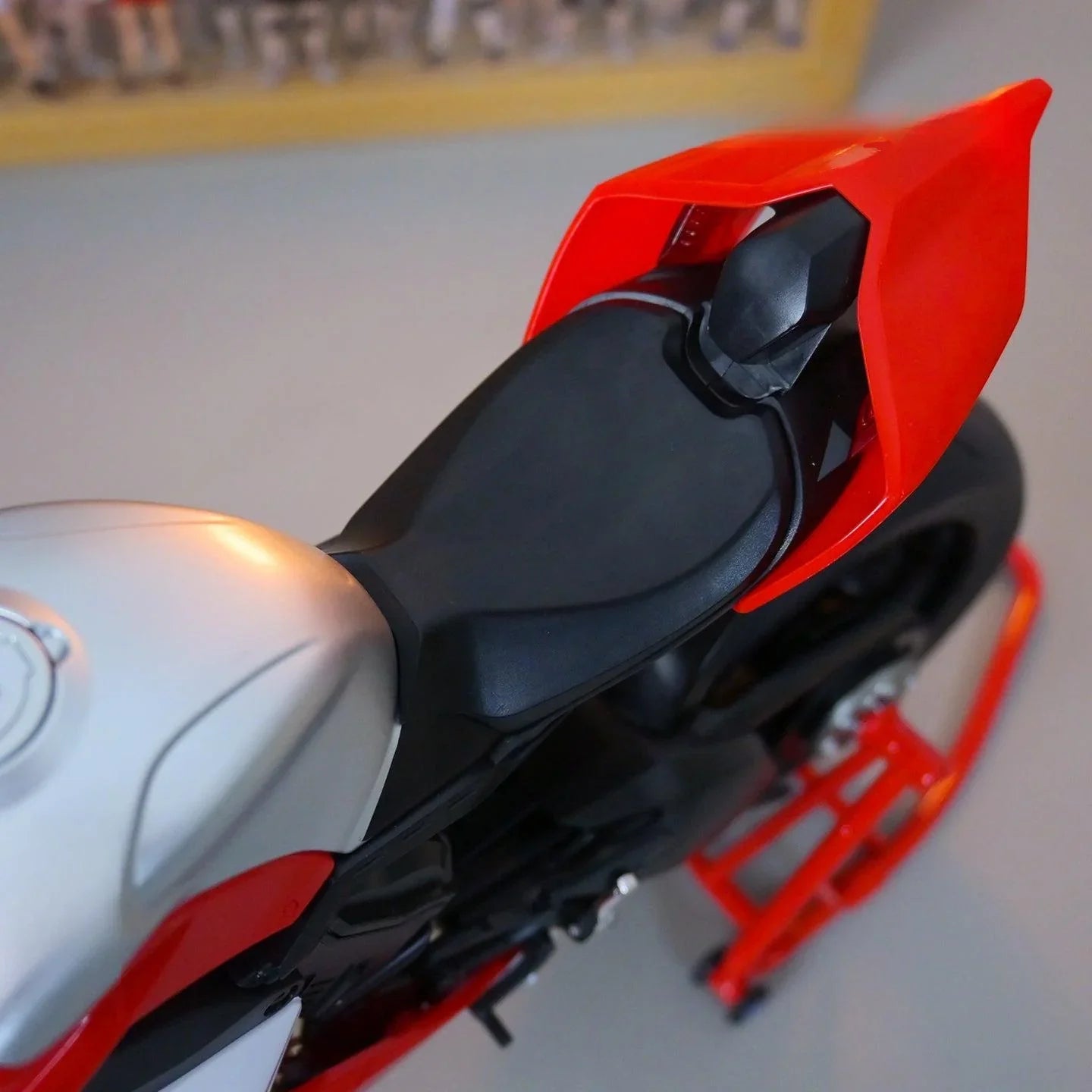 ducati corse v4r 1 6 scale diecast bike replica with opening fairings pull back motor display shelf gift for ducati fans