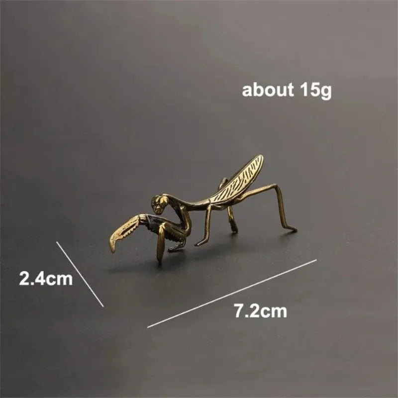 small 7 cm brass insect ornament for a bookshelf or plant pot, compact mantis figurine for tight spaces
