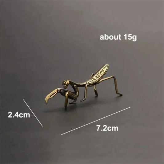 small 7 cm brass insect ornament for a bookshelf or plant pot, compact mantis figurine for tight spaces