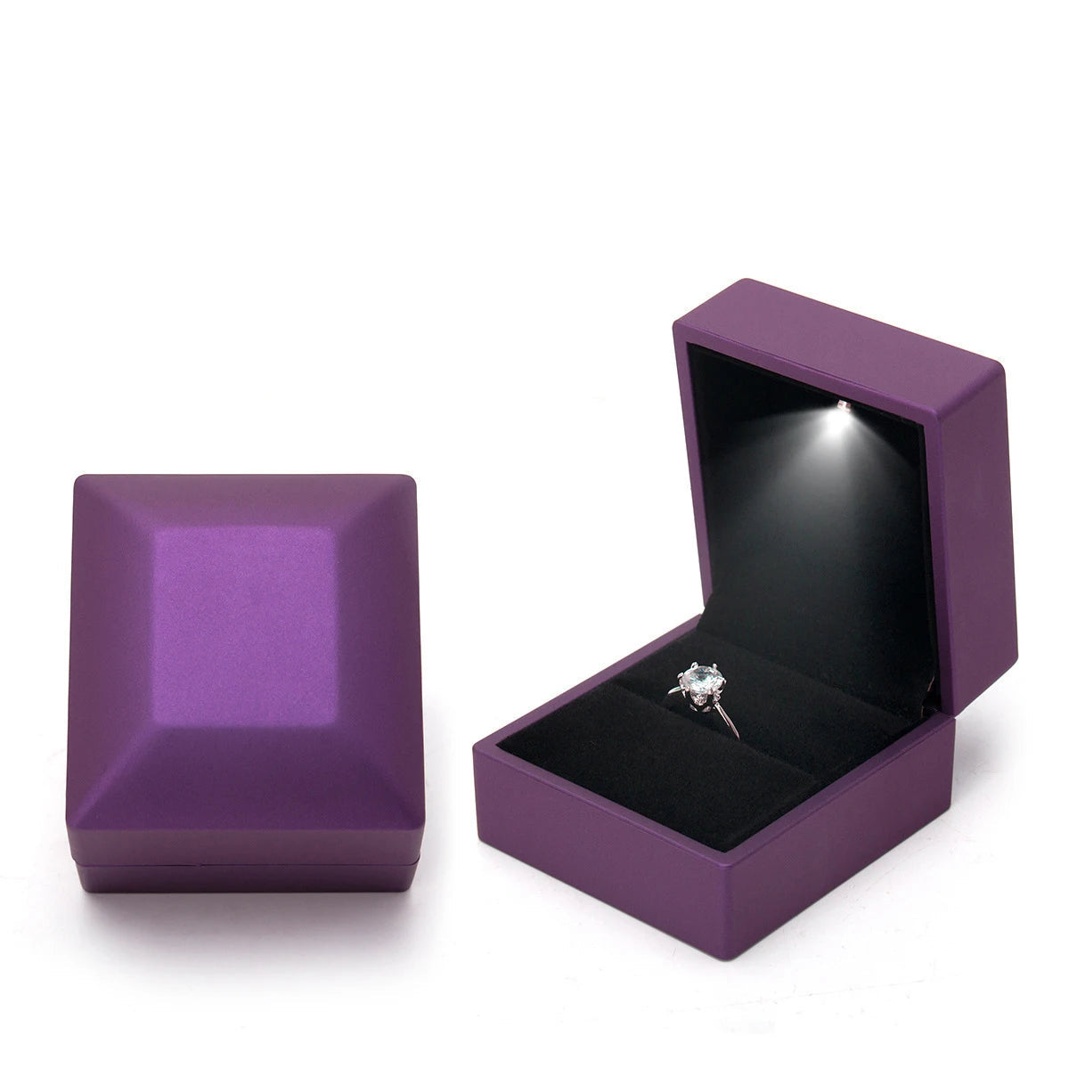 Engagement ring box for him to propose, velvet LED case with automatic light reveal at lid opening — SKU_1753396775678_854 SKU_1753396775678_283 SKU_1753396775678_638 SKU_1753396775678_882 SKU_1753396775678_14 SKU_1753396775678_951 SKU_1753396775678_266 SKU_1753396775678_9511 SKU_1753396775678_693 SKU_1753396775678_166 SKU_1753396775678_576 SKU_1753396775678_877